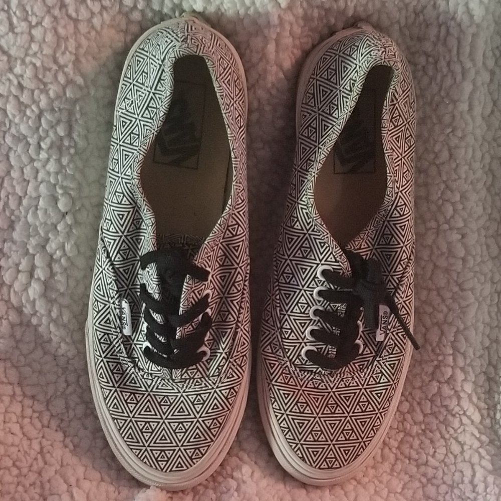 Van's (6.5 men's, 8 woman's) Off The Wall sneaker